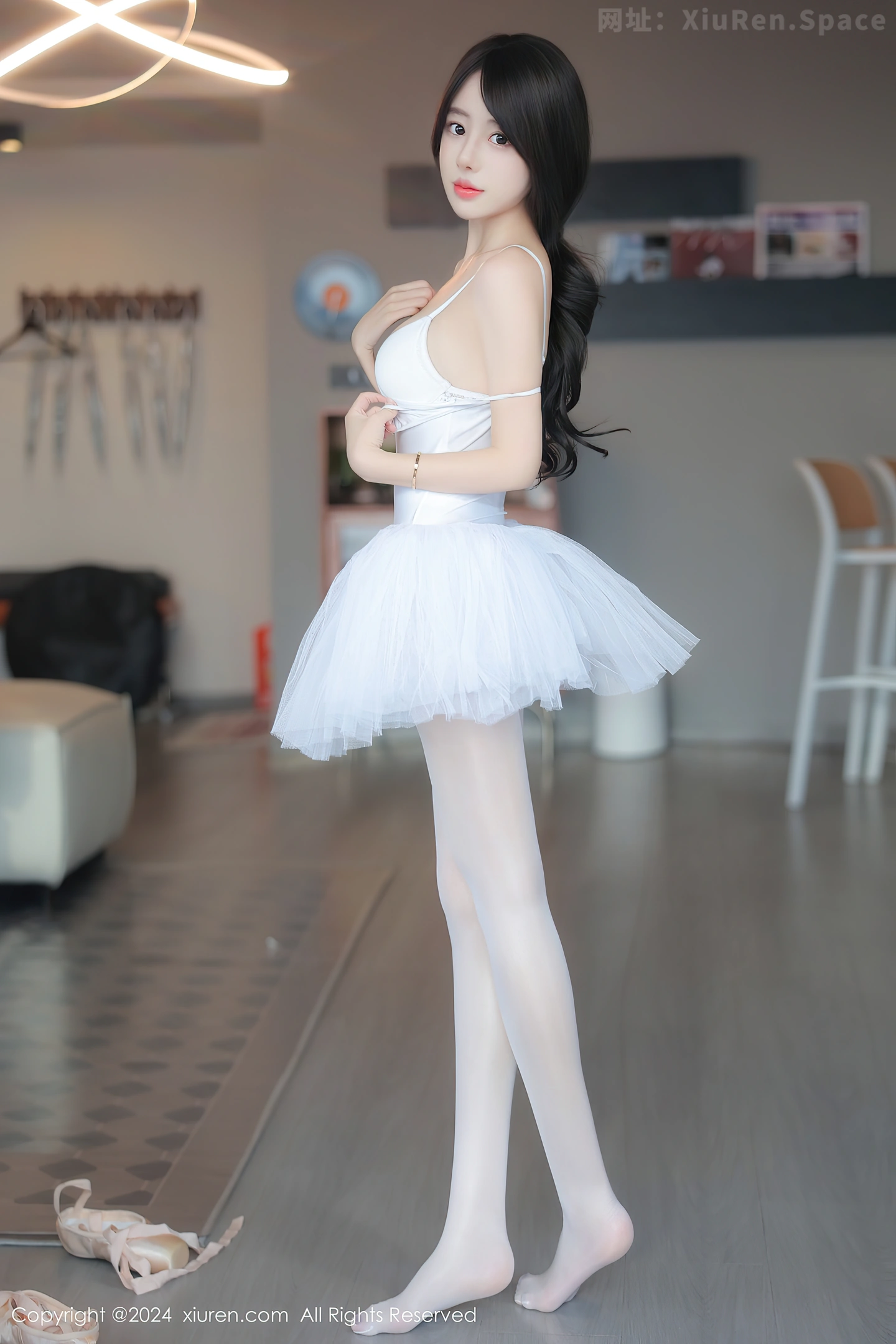 图片[4]-[XiuRen秀人网]VOL.8564 模特桃妖夭性感白色芭蕾连体衣配白丝裤袜秀曼妙身姿诱惑写真80P-秀人网官方网站